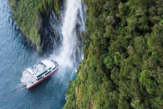 Half-Day Milford Helicopter Flight and Cruise from Queenstown - The one-hour Milford Sound cruise