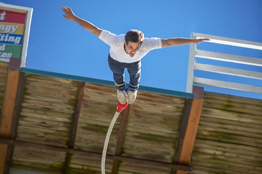 Hanmer Springs: 35-Meter Bungy Jump off Waiau Bridge - What happens before you leave the bridge