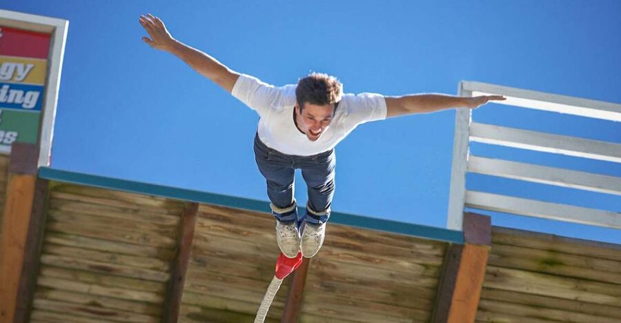 Hanmer Springs: 35-Meter Bungy Jump off Waiau Bridge - Taking the 35-meter step