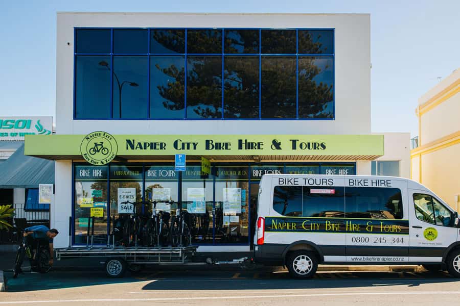 Hawke's Bay: Self Guided Coast to Vineyards Cycle Tour - Atea A Rangi Star Compass