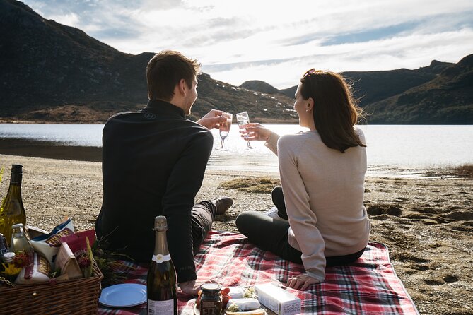 Heli-Picnic Alpine Lake Kahurangi National Park - Landing beside a remote alpine lake