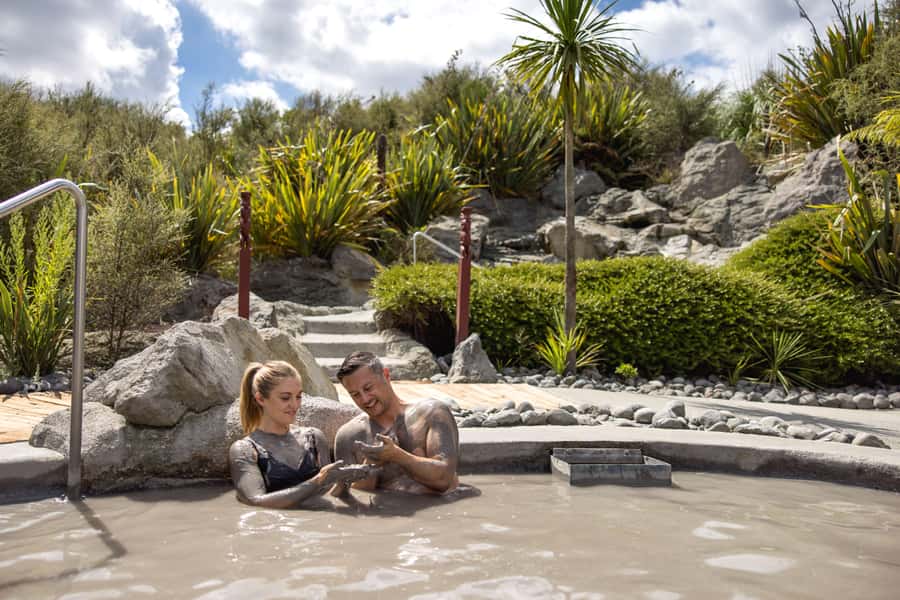 HELL'S GATE Mud Spa, Rotorua - Group Day Tour Ex Auckland - Tirau gives the morning a welcome pause