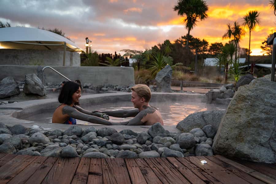 HELL'S GATE Mud Spa, Rotorua - Group Day Tour Ex Auckland - Reaching Rotorua through a shared tour schedule