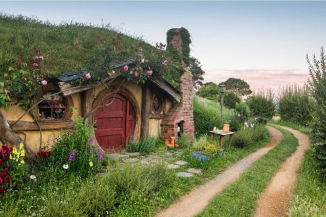 Hobbiton and Waitomo Caves Arrive in Comfort and Style - Who should book this experience