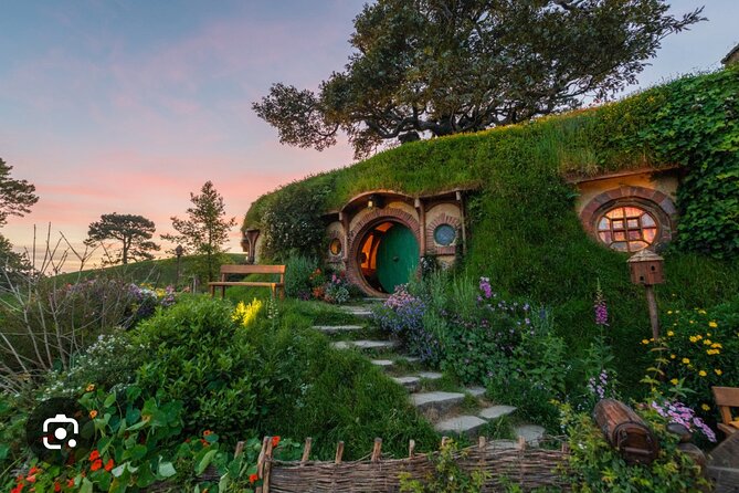 Hobbiton and Waitomo Caves Arrive in Comfort and Style - Hobbiton: three hours in the Shire