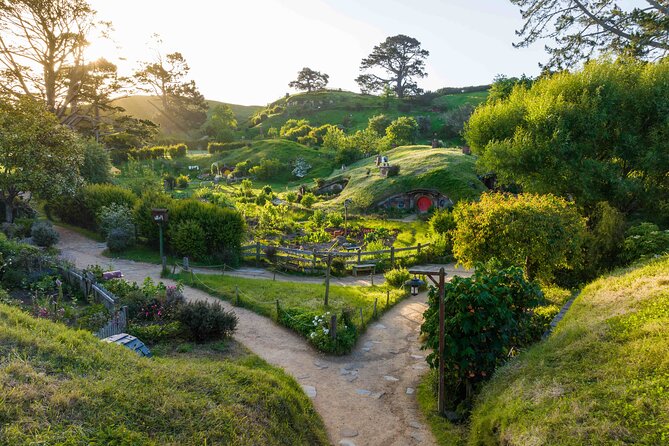 Hobbiton Movie Set and Hamilton Gardens Small Group-from Auckland - Hamilton Gardens in 90 minutes