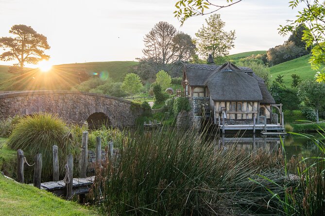 Hobbiton Movie Set Banquet Experience Private Tour From Auckland - Who will enjoy this most?
