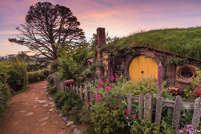 Hobbiton Movie Set Group Tour Early Access (Avoid the crowds!) - What the €169.82 price means