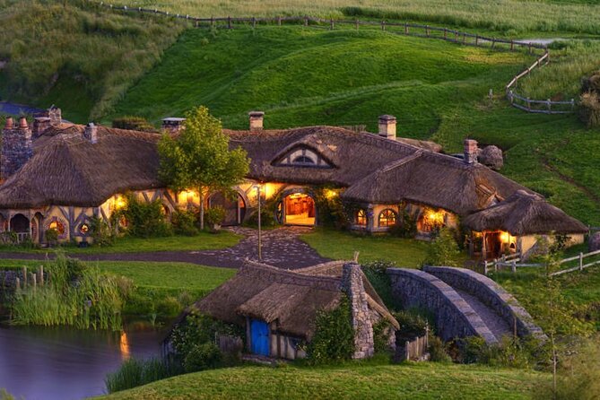 Hobbiton Movie Set Guided Tour small group from Auckland - From Auckland streets to the Waikato countryside