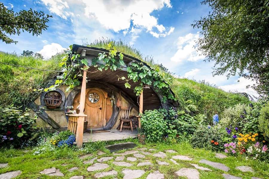 Hobbiton Movie Set & Rotorua Premium Day Tour from Auckland - Hobbiton begins at the Shire’s Rest