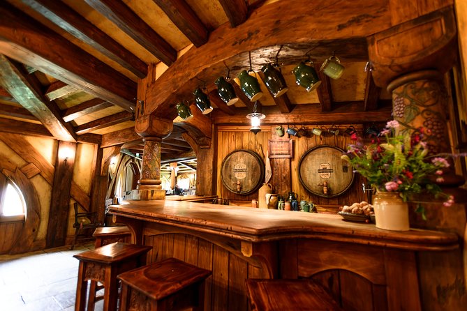 Hobbiton Movie Set Small Group Fully Guided Day Tour from Auckland - How the small group changes the day