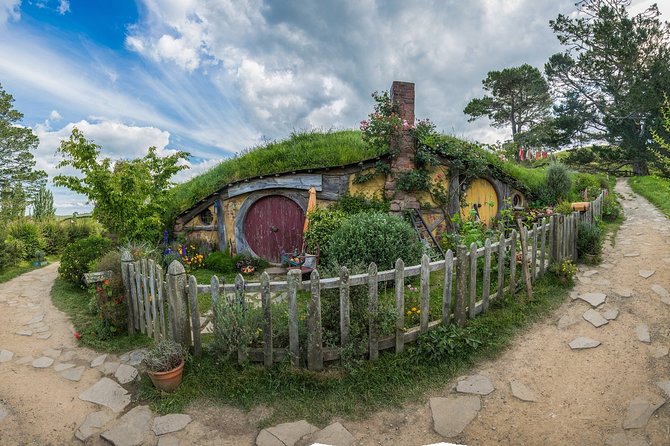 Hobbiton Movie Set Small Group Fully Guided Day Tour from Auckland - Who will enjoy this most