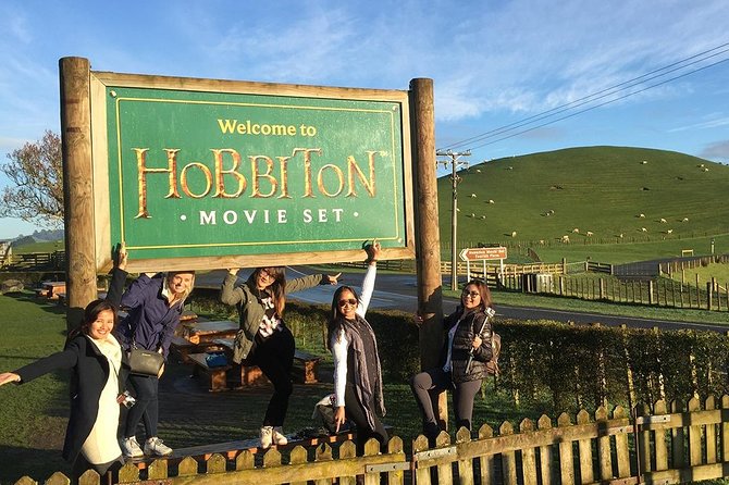 Hobbiton Movie Set Small Group Tour from Auckland - The Auckland pickup and the long road south