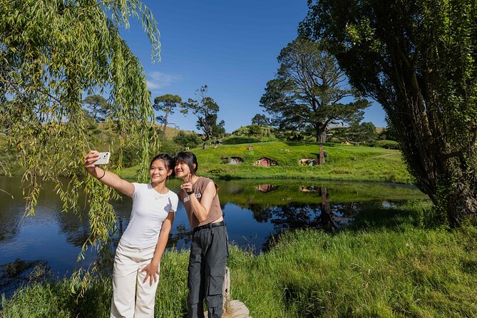 Hobbiton Movie Set Small Tour from Auckland - The Green Dragon Inn drink stop