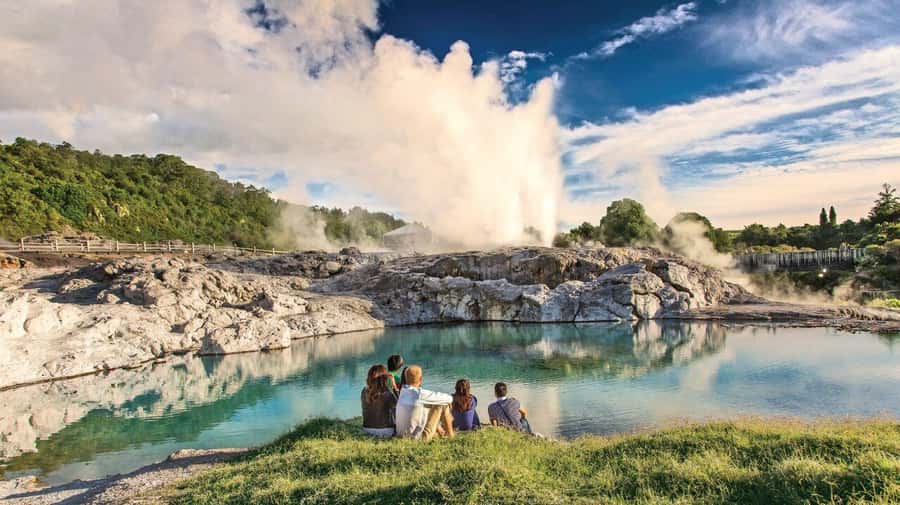Hobbiton Movie Set & Te Puia Geothermal Valley Private Tour - Is $567 a fair price?