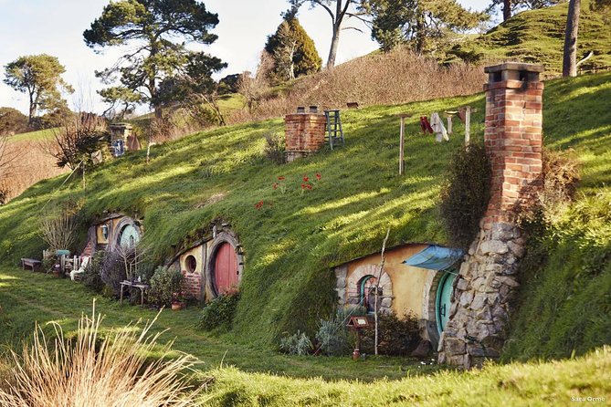 Hobbiton Movie Set tour & Glowworm Cave day tour - Two New Zealand icons in one ambitious day