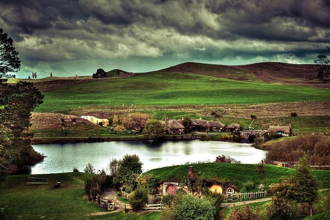 Hobbiton Movie Set tour & Glowworm Cave day tour - Who should book this day tour?
