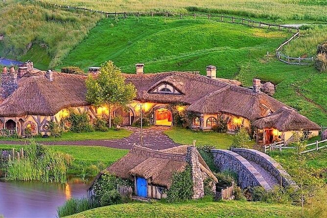 Hobbiton Movie Set Tour to Blue Springs and Mineral Spa - Hobbiton: two and a half hours in a storybook village