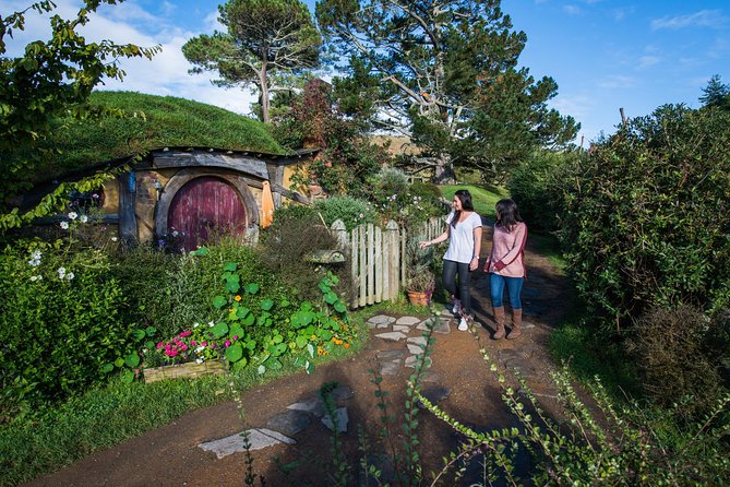 Hobbiton Movie set & Waitomo Caves Small Group Tour From Auckland - The long drive and the guide make or break the day