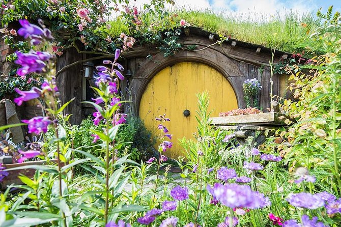 Hobbiton & Rotorua including Wai-O-Tapu - Small Group Tour from Auckland - The real cost of a 13-hour schedule