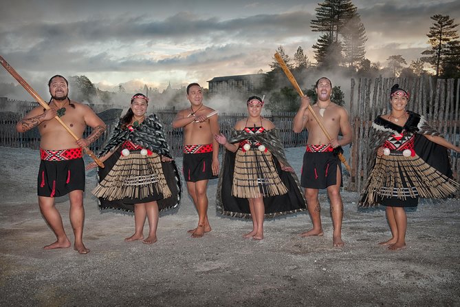 Hobbiton & Rotorua Living Māori Village Private Tour Ex-Auckland - Practical booking advice