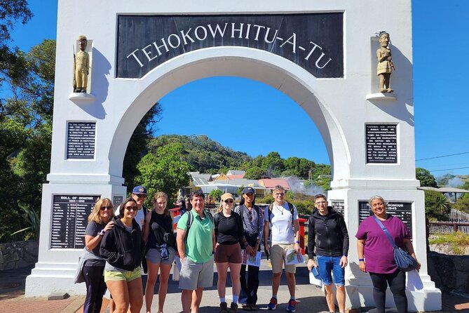Hobbiton & Rotorua Māori Village with Lunch from Auckland - The geothermal hangi pie lunch