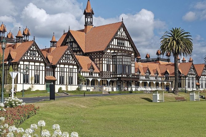 Hobbiton & Rotorua Small Group Day Tour inc Te Puia from Auckland - The long return to Auckland