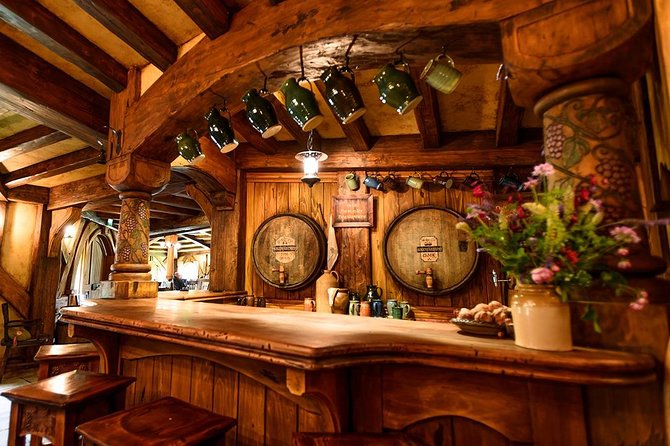 Hobbiton & Rotorua Small Group Tour including Te Puia from Auckland - The Green Dragon Inn and the details fans notice