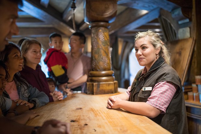 Hobbiton & Waitomo Caves Guided Tour from Auckland with Lunch - Guides can shape the whole day
