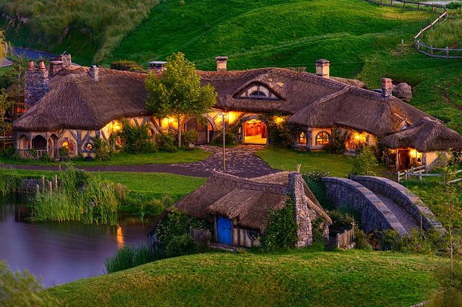 Hobbiton & Waitomo Caves Small Group Tour from Auckland inc Lunch - Waikato countryside and Lake Karapiro