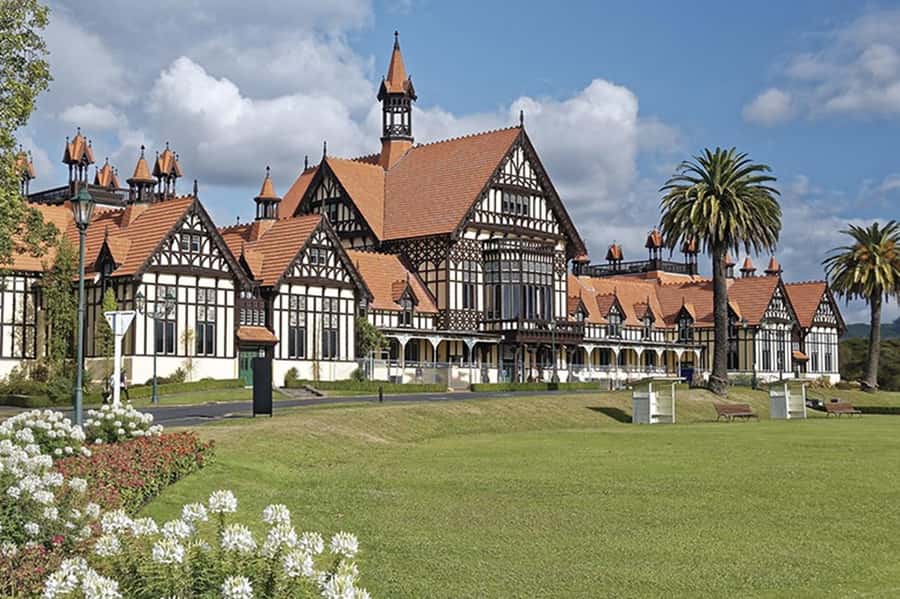 Hobbiton, Waitomo, Rotorua & Taupo 2-Day Tour from Auckland - Hobbiton Movie Set, with time to enjoy it