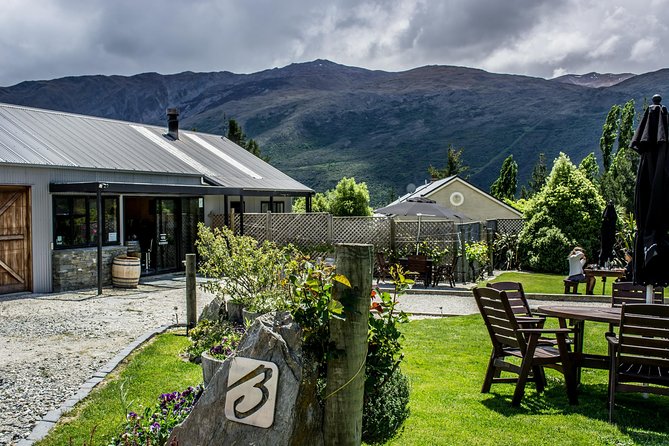 Hop on Hop off Wine Tours Queenstown - Smaller stops, pubs, and beer breaks