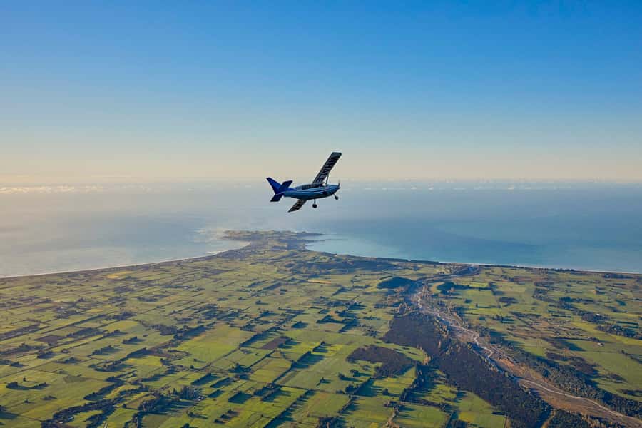 Kaikoura: Extended Flight Whale Watching & Mountain Tour - The 45-minute route over ocean and mountains