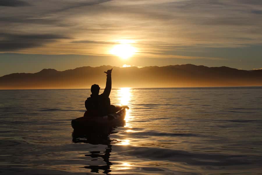 Kaikōura: Kayak Sunset Tour with Seal Sightings - Sunset, photographs, and the practical value of free hands