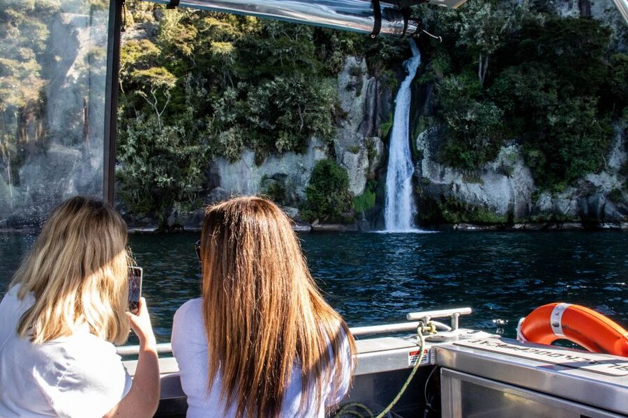 Kinloch: Lake Taupo Catamaran Cruise with Paddleboarding - Refreshments and the picnic question
