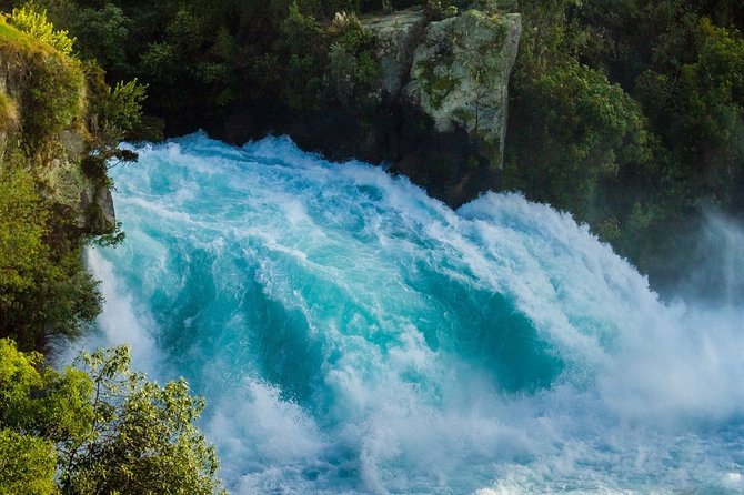 Lake Taupō Private Day Tour from Auckland to Māori Rock Carvings - Huka Honey Hive and New Zealand honey