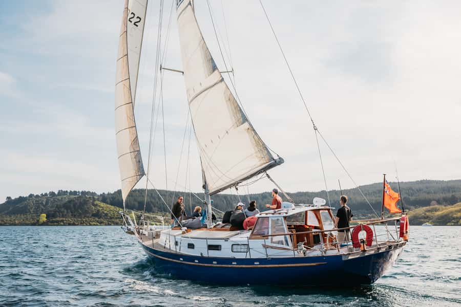 Lake Taupo: Sailboat Trip to the Maori Rock Carvings - Drinks, blankets, and what the $35 price covers