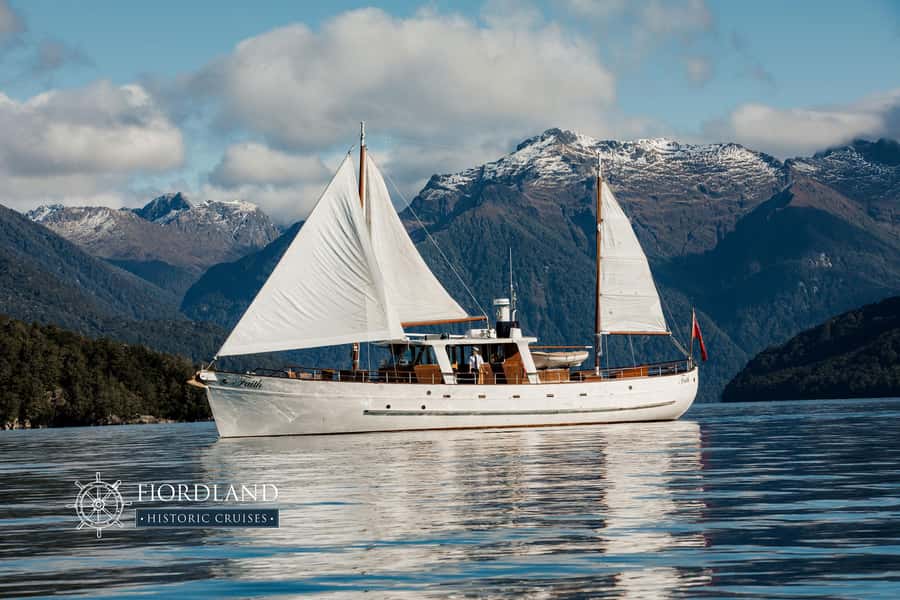 Lake Te Anau: 3-Hour Boat Cruise with Guided Walk - The 40-minute walk to the Hidden Lakes