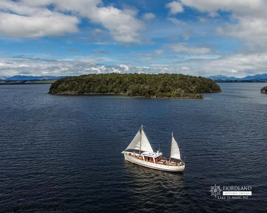 Lake Te Anau: 3-Hour Boat Cruise with Guided Walk - Who should book this Lake Te Anau outing?