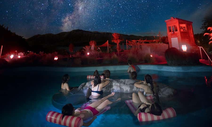 Lake Tekapo: 1.5-Hour Hot Pools & Stargazing Experience - When clouds arrive: the indoor virtual reality option