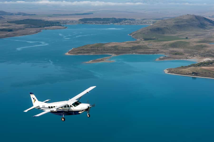 Lake Tekapo: 50-Minute Mount Cook and Beyond Scenic Flight - Turquoise lakes, golden plains, and braided rivers