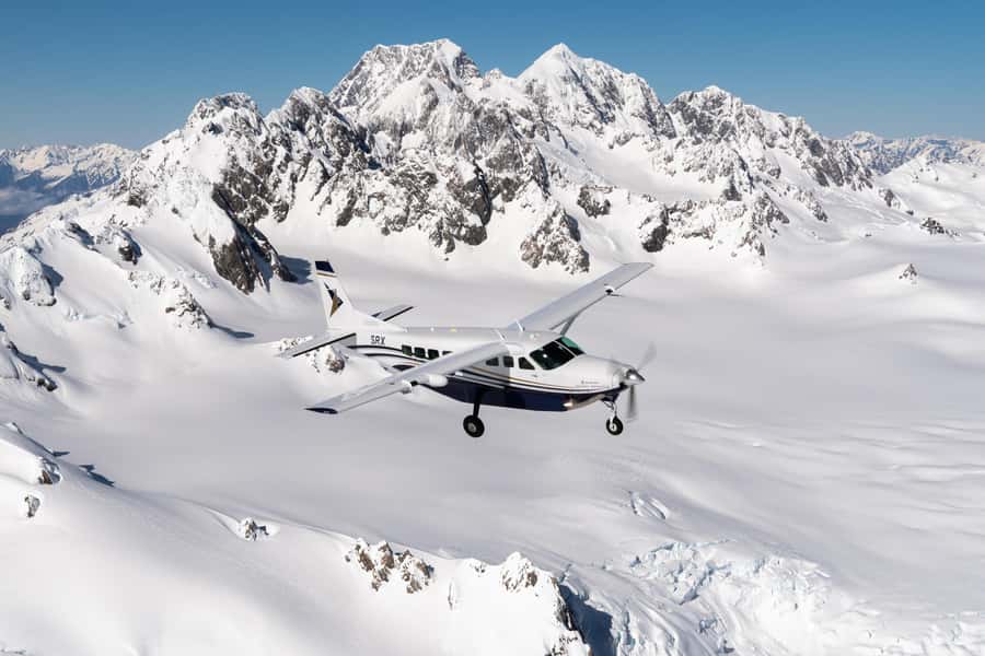 Lake Tekapo: 50-Minute Mount Cook and Beyond Scenic Flight - Crossing to Fox and Franz Josef Glaciers