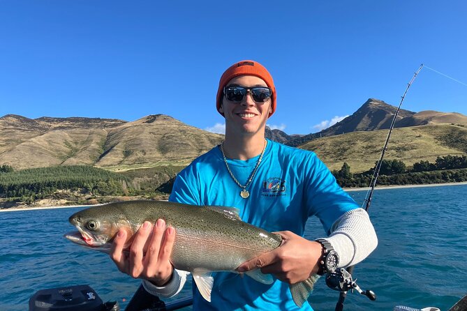 Lake Wakatipu Queenstown: 6 hour Fishing Adventure by Boat - Quiet travel across Lake Wakatipu
