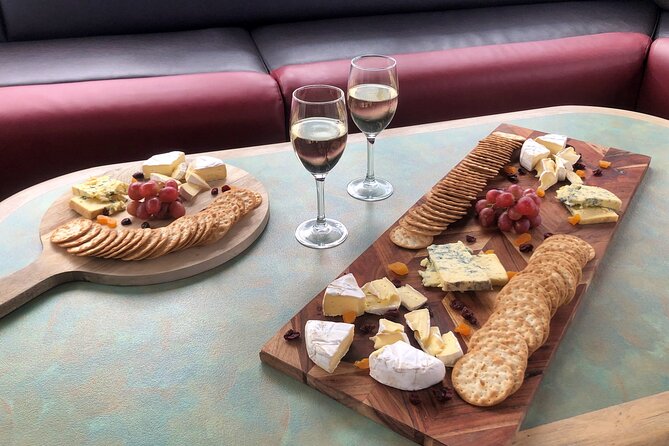 Lake Wanaka 1-Hour Cruise Including Wine and Cheese - Space, Seating, and Wind Conditions