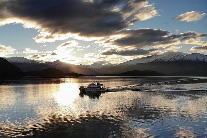 Lake Wanaka 1-Hour Cruise Including Wine and Cheese - Booking and Practical Details