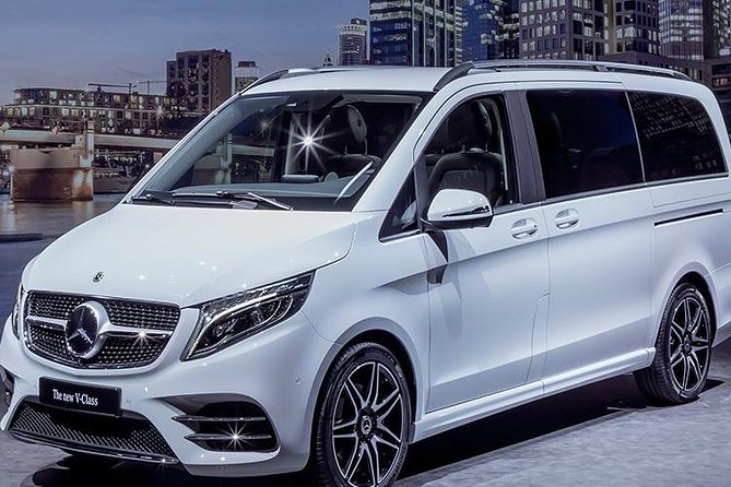 Luxury Airport transfers in Auckland - Choosing between the sedan and van