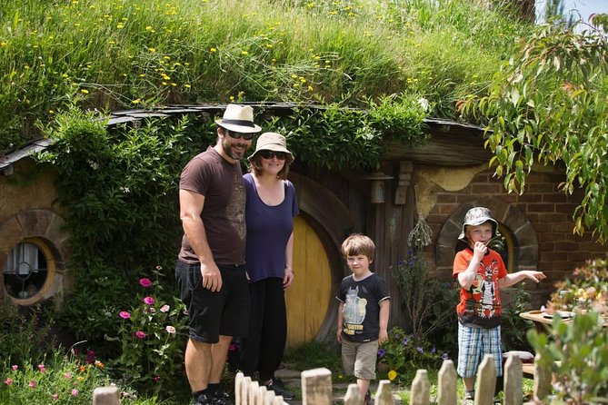 Luxury Small group tour from Auckland to Hobbiton Movie Set - The 6:00am pickup and the road to Matamata