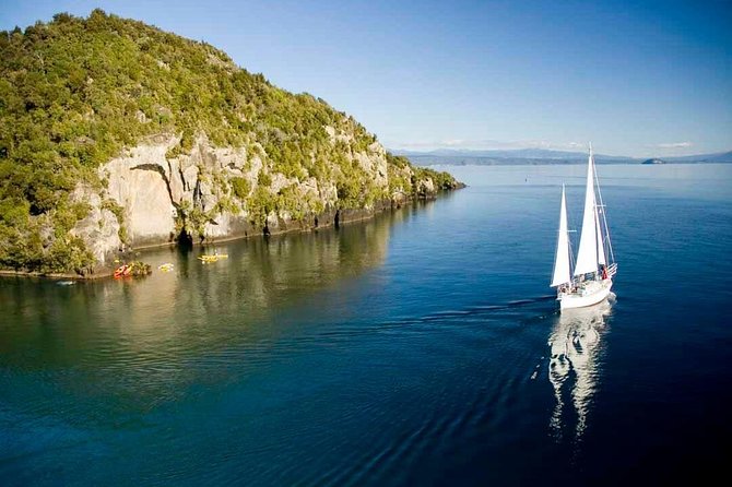 Maori Rock Carvings Eco Sailing Taupo - Leaving Redoubt Street for open water