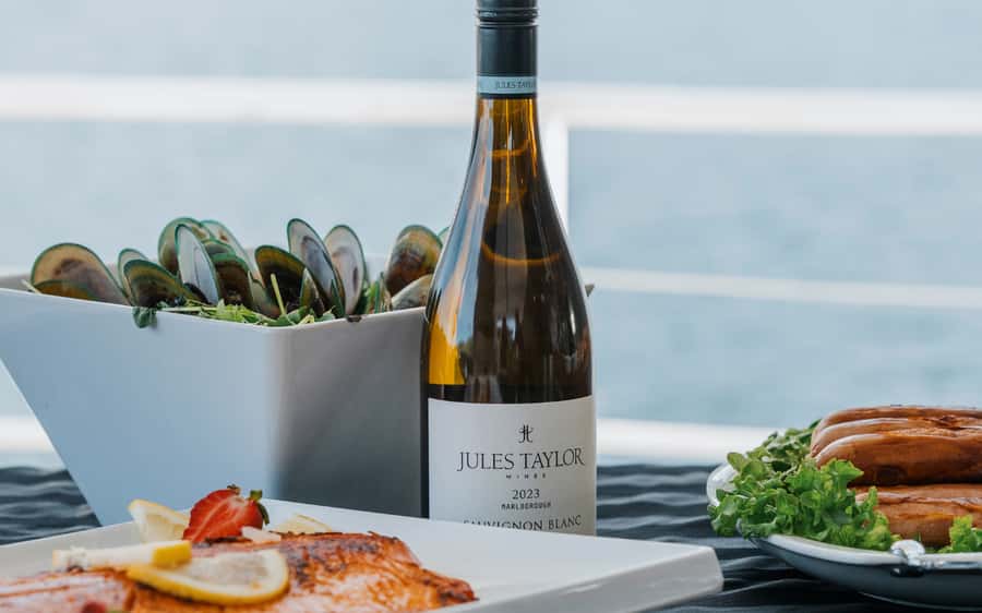 Marlborough: Full-Day Wine and Seafood Tour with Cruise - Two Marlborough worlds in one day