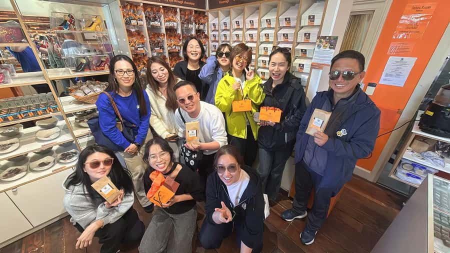 Martinborough Wine and Food Tour with Lunch from Wellington - What the small group changes